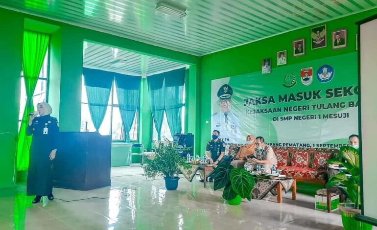  KEJAKSAAN NEGERI TULANG BAWANG MELAKSANAKAN KEGIATAN JAKSA MASUK SEKOLAH DI MASA KEBIASAAN BARU, USUNG TEMA “UU ITE SEBAGAI SARANA PENGENDALI DI ERA DIGITAL”
