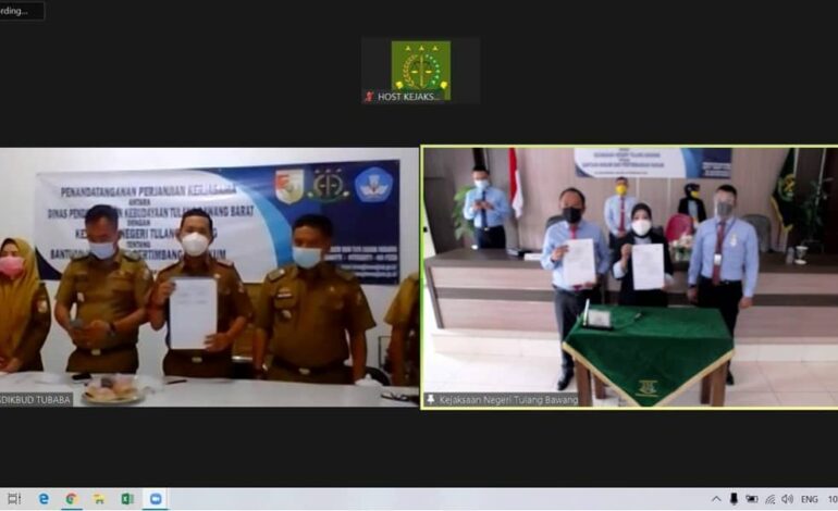  Pada hari Selasa tanggal 16 Februari 2021 bertempat di Aula Kantor Kejaksaan Negeri Tulang Bawang telah berlangsung giat Penandatanganan Perjanjian Kerjasama antara Kejaksaan Negeri Tulang Bawang dengan Dinas Pendidikan dan Kebudayaan Kabupaten Tulang Bawang Barat yang dilakukan secara virtual