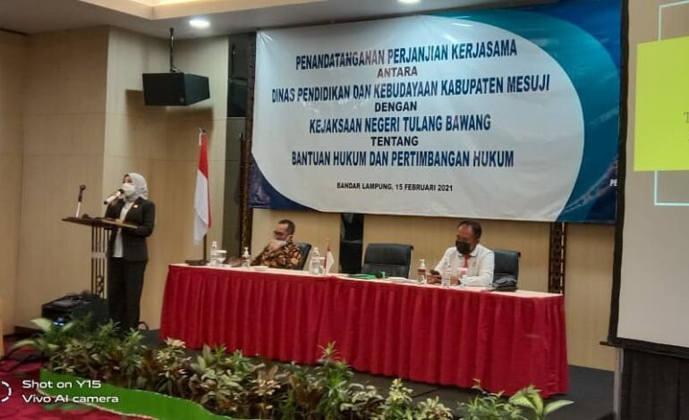 Pada hari Senin tanggal 17 Februari 2021 bertempat di Emersia Hotel Lampung telah dilaksanakan giat penandatanganan perjanjian kerjasama antara Dinas Pendidikan dan Kebudayaan Kabupaten Mesuji dengan Kejaksaan Negeri Tulang Bawang tentang bantuan hukum dan pertimbangan hukum, serta  Sosialisasi Kepatuhan Hukum Penggunaan Dana BOS Tahun 2021 kepada seluruh Kepala Sekolah Menengah Pertama se-Kabupaten Mesuji