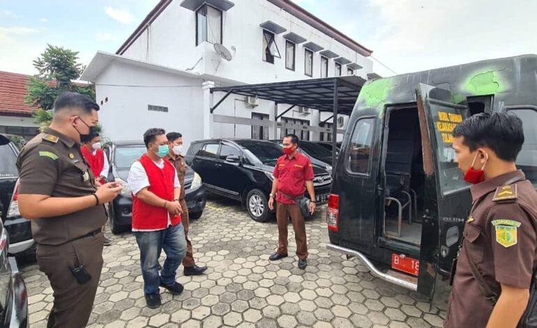  Kejaksaan Negeri Tulang Bawang telah melaksanakan penahanan terhadap Kepala Dinas Pendidikan dan Kebudayaan Kabupaten Tulang Bawang nonaktif berinisial NS, serta Ketua Koperasi Bergerak Melayani Warga (Koperasi BMW) berinisial GA pada hari Selasa, tanggal 20 April 2021