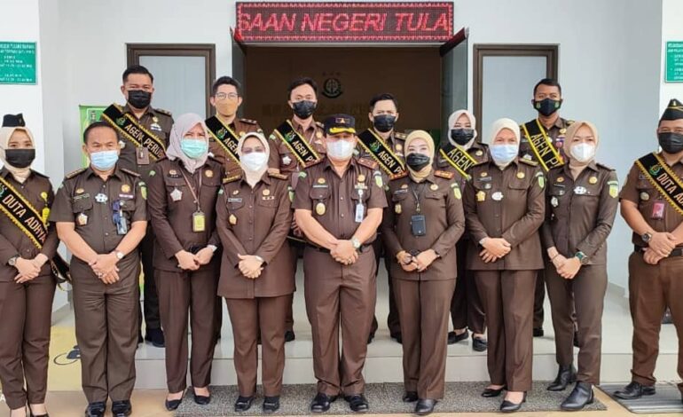  Pada hari Senin, 24 Mei 2021 bertempat di Kantor Kejaksaan Negeri Tulang Bawang telah dilaksanakan kunjungan Wakil Kepala Kejaksaan Tinggi Lampung dan Tim Supervisi Zona Integritas menuju WBK/WBBM pada wilayah Kejaksaan Tinggi Lampung