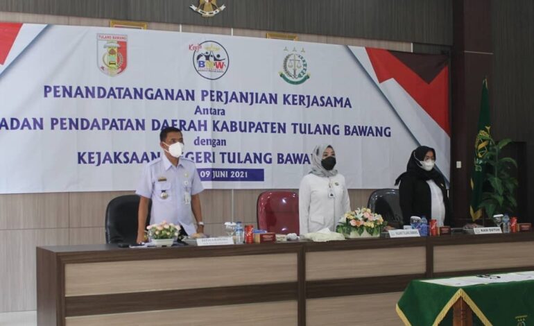  Pada hari Rabu 9 Juni 2021 bertempat di aula Kantor Kejaksaan Negeri Tulang Bawang telah dilaksanakan giat Penandatangan Perjanjian Kerjasama antara Badan Pendapatan Daerah Kabupaten Tulang Bawang dengan Kejaksaan Negeri Tulang Bawang di hadiri oleh Kepala Kejaksaan Negeri Tulang Bawang (Dyah Ambarwati, S