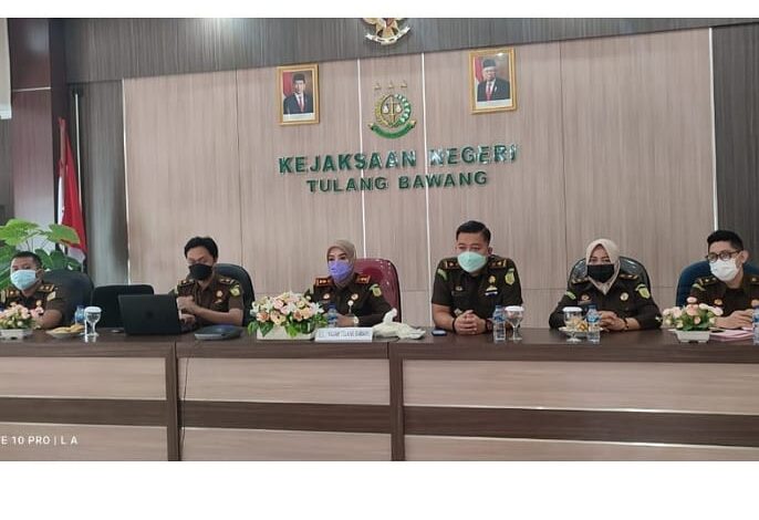  Selasa 15 Juni 2021, bertempat di aula Kantor Kejari Tulang Bawang telah dilaksanakan giat Video Conference laporan hasil pemantauan atas tindak lanjut temuan pemerikasaan BPK R