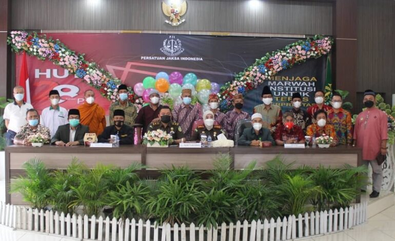  Pada hari Kamis 17 Juni 2021 telah dilaksanakan bertempat di aula kantor Kejaksaan Negeri Tulang Bawang telah dilaksanakan giat Audiensibersama Forum Kerukunan Umat Beragam (FKUB) dan Tokoh Agama maupun Tokoh Masyarakat yang ada di Kabupaten Tulang Bawang