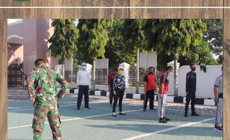  Pada hari Jumat, tanggal 09 Juli 2021, bertempat di halaman parkir Kejaksaan Negeri Tulang Bawang telah dilaksanakan latihan PBB dan olah fisik rutin bagi Para Pegawai, CPNS serta satuan pengamanan Kejaksaan Negeri Tulang Bawang