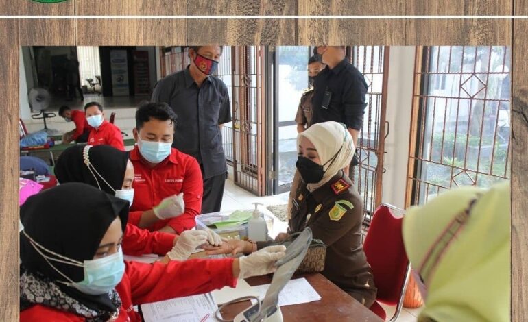  Selasa, 6 Juli 2021 bertempat di selasar Kantor Kejaksaan Negeri Tulang Bawang telah dilaksanakan giat Donor Darah sebagai bentuk rangkaian perayaan Hari Bhakti Adhyaksa ke 61