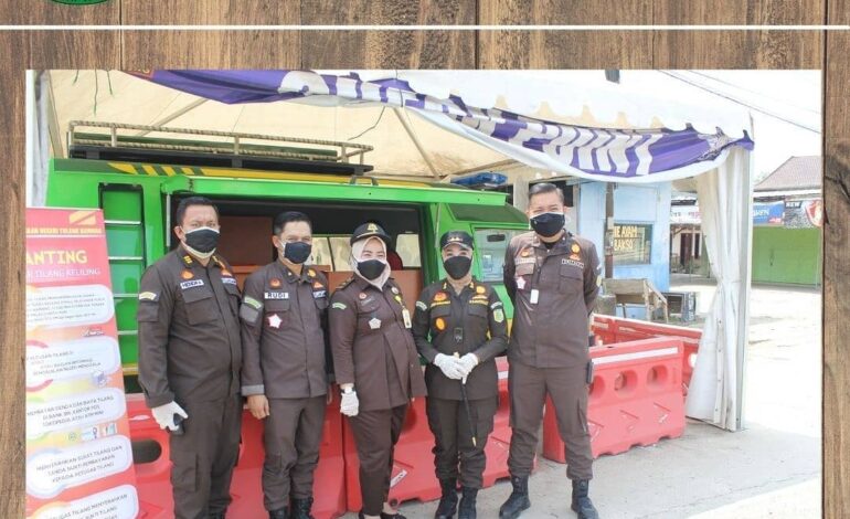  Rabu, 28 Juli 2021 telah dilaksanakan giat program Sianting (Siap Antar Tilang Keliling) Kejaksaan Negeri Tulang Bawang bertempat di depan Islamic Center Kabupaten Tulang Bawang Barat