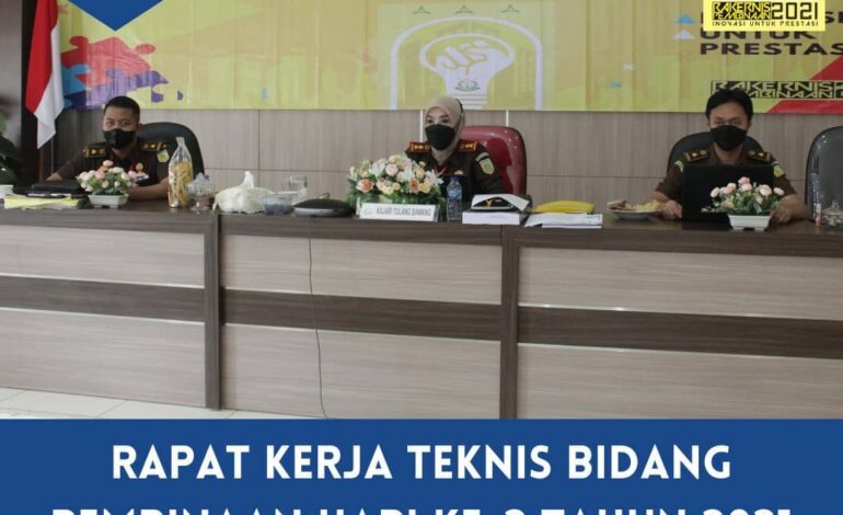  Kamis, 9 September 2021 Kepala Kejaksaan Negeri Tulang Bawang Dyah Ambarwati, didampingi Kepala Sub Bagian Pembinaan Debi Resta Yudha, S