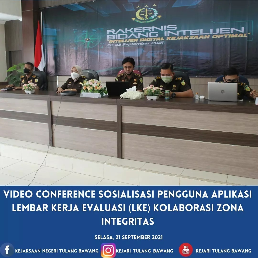 Selasa, 21 September 2021 bertempat di aula Kantor Kejaksaan Negeri Tulang Bawang, telah dilaksanakan video conference Sosialisasi Pengguna Aplikasi Lembar Kerja Evaluasi (LKE) Kolaborasi Zona Integritas dihadiri oleh Ketua Tim WBK & WBBM Kasi Intelijen Leonardo Adiguna, S