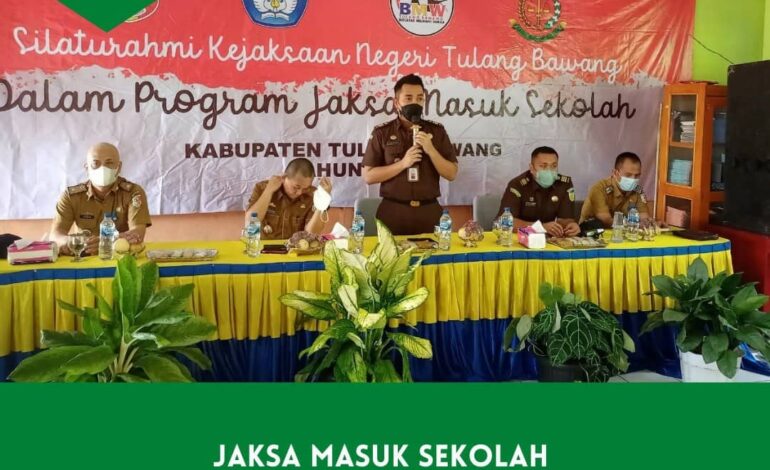  Selasa, 12 Oktober 2021 telah dilaksanakan giat Program Jaksa Masuk Sekolah dalam rangka memberikan Penyuluhan Hukum kepada Kepala Sekolah dan Guru SD Se-Kabupaten Tulang Bawang tepat nya di daerah Penawar Aji