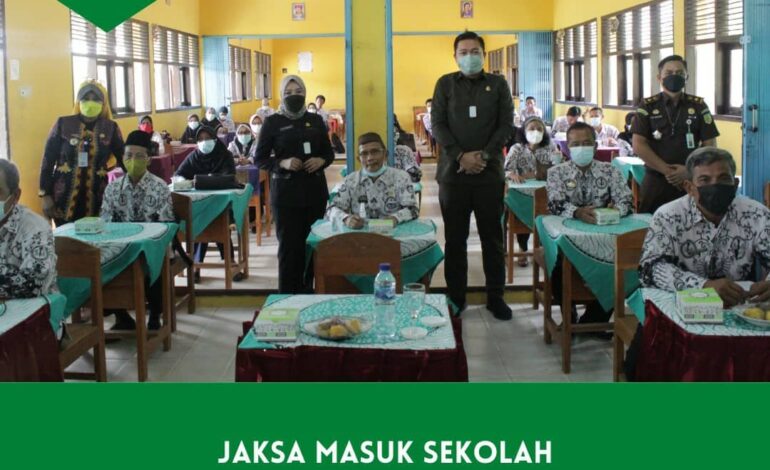  Kamis, 14 Oktober 2021 telah dilaksanakan giat Program Jaksa Masuk Sekolah dalam rangka Penyuluhan Hukum kepada Kepala Sekolah dan Guru SMP se Kabupaten Tulang Bawang di Kecamatan Meraksa Aji