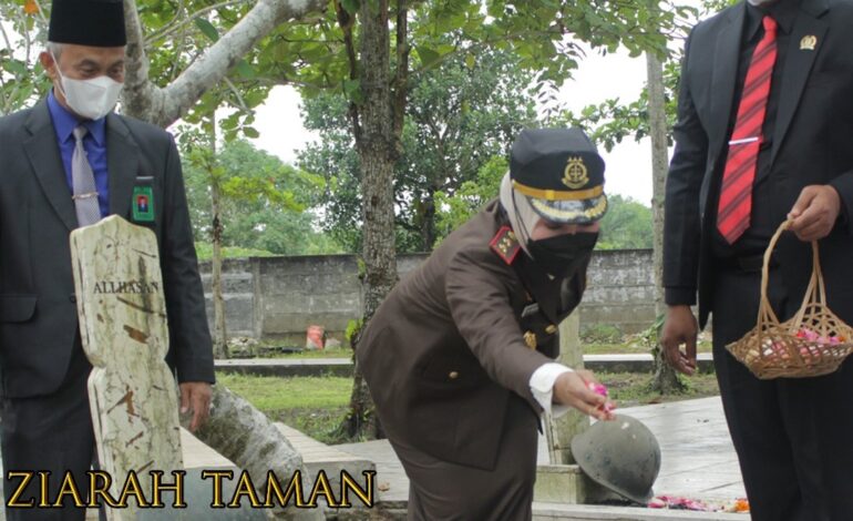  Rabu, 10 November 2021 Kepala Kejaksaan Negeri Tulang Bawang (Dyah Ambarwati, S