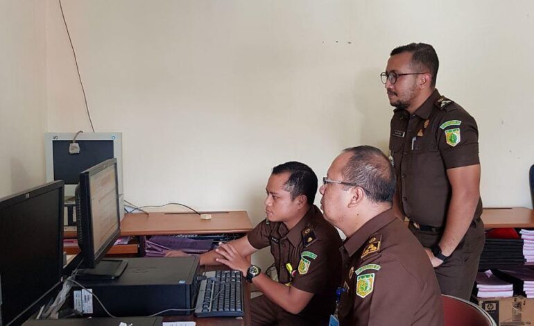  Asisten Pengawasan Kejati Lampung dan Kepala Seksi Pidana Umum Bani Imanuel Ginting,  SH