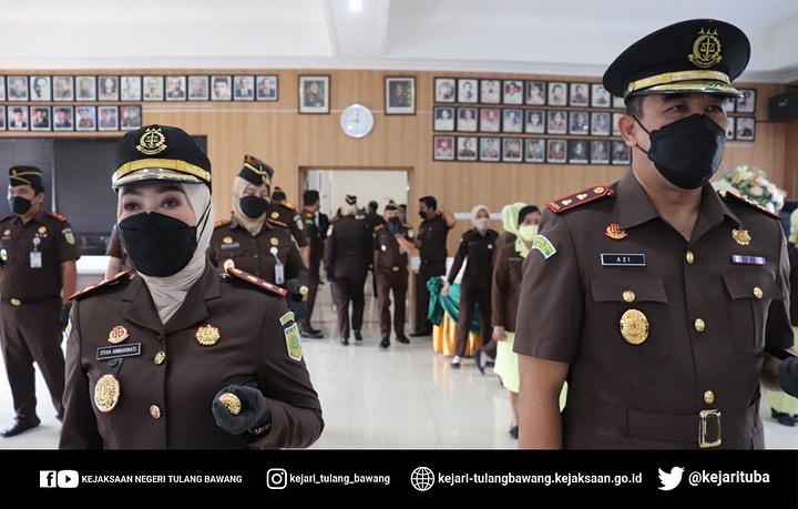  Dengan dilaksanakannya serah terima jabatan Kepala Kejaksaan Negeri Tulang Bawang yang semula dijabat oleh Ibu Dyah Ambarwati, S