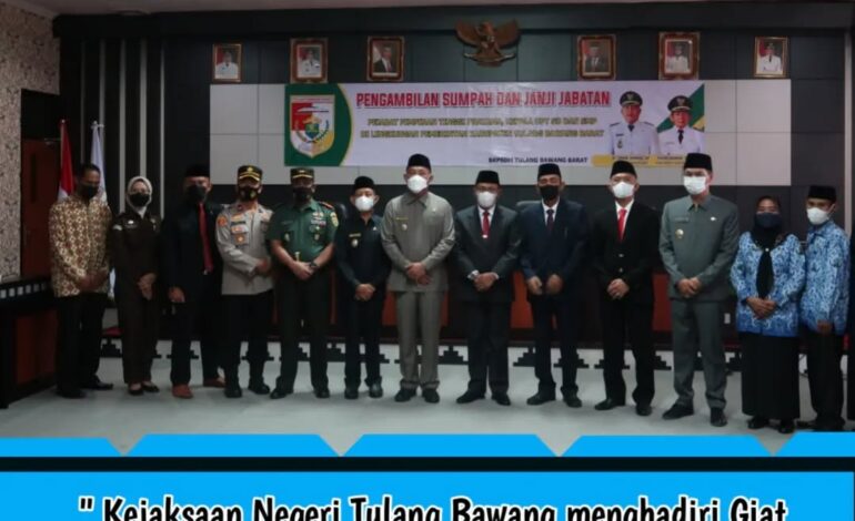  Kejaksaan Negeri Tulang Bawang menghadiri kegiatan Pelantikan dan Pengambilan Sumpah Jabatan Di kantor Pemerintah Daerah Tulang Bawang Barat