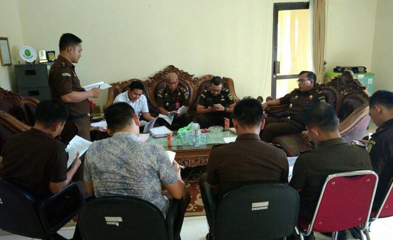  bersama dengan para Kasi dan Para Jaksa Kejaksaan Negeri Tulang Bawang
