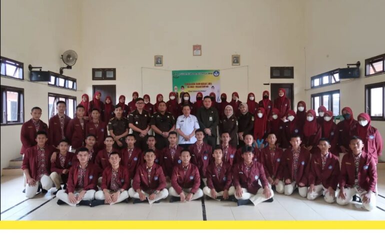  Kejaksaan Negeri Tulang Bawang kembali melakukan kegiatan Jaksa Masuk Sekolah (JMS) dengan tema ” kenali Hukum Jauhi Hukuman “