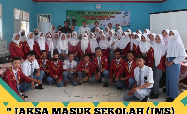  Kepala Kejaksaan Negeri Tulang Bawang melakukan Penyuluhan Hukum dalam Program Jaksa Masuk Sekolah (JMS) masih dengan Tema “Kenali Hukum, Jauhi Hukuman “