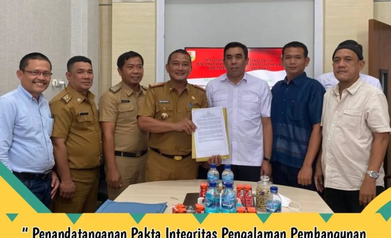  Kepala Kejaksaan Negeri Tulang Bawang menghadiri Kegiatan Penandatanganan Pakta Integritas Pengalaman Pembangunan Strategis Daerah Kabupaten Tulang Bawang Barat