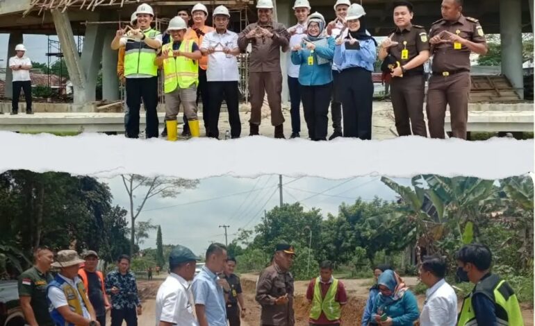  Kejaksaan Negeri Tulang Bawang melakukan Pengecekan Lokasi Pembangunan Taman Simpang Penawar dan Pemeliharaan Jalan Tugu Gajah Serta Pembangunan Jalan Wira Aji Simpang Penawar DiKabupaten Tulang Bawang