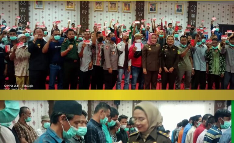  Kejaksaan Negeri Tulang Bawang melakukan Pendampingan Hukum giat Pemberian Bantuan kepada Nelayan Terkait Pengendalian Inflasi di Kabupaten Tulang Bawang