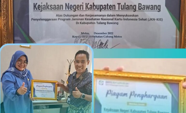  Kejaksaan Negeri Tulang Bawang menerima Piagam Penghargaan dari BPJS Kesehatan “Atas dukungan dan kerjasamanya dalam menyukseskan penyelenggaraan program jaminan kesehatan Nasional kartu Indonesia sehat (JKN-KIS) dikabupaten Tulang Bawang