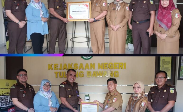  Kejaksaan Negeri Tulang Bawang Menerima Dua Penghargaan dari Dinas Pertanian dan Perikanan Kabupaten Tulang Bawang