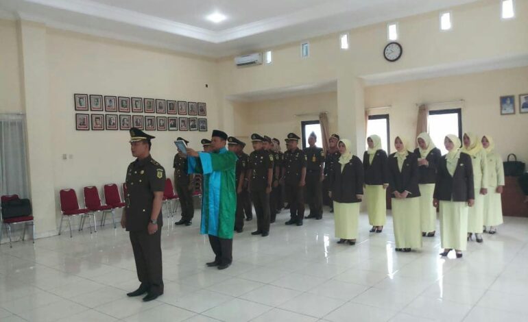  Pelantikan dan Serah Terima Jabatan Kasi Tindak Pidana Khusus dari Pejabat Lama Bapak Sunardi, SH