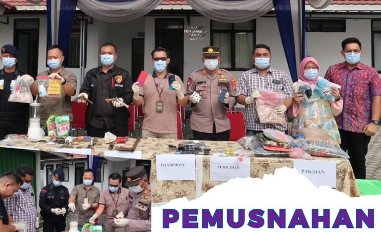  Kejaksaan Negeri Tulang Bawang melakukan Pemusnahan Barang Bukti berdesarkan Keputusan Pengadilan yang telah Berkekuatan Hukum Tetap tahun 2023