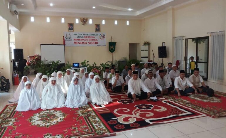  Dzikir Bersama seluruh pegawai Kejaksaan Negeri Tulang Bawang di Aula Kantor Kejaksaan Negeri Tulang Bawang