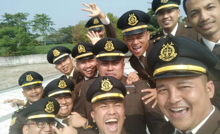  Selfie dulu biar cuek..😁
.
.
.
#KejaksaanRI
#KejaksaanAgung
…
