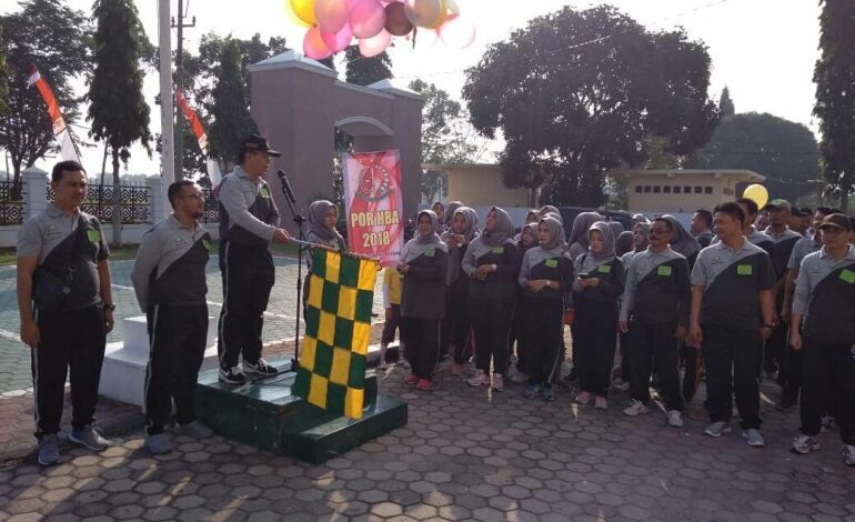  Jalan Sehat dibuka dan dipimpin langsung oleh Kepala Kejaksaan Negeri Tulang Bawang Bpk