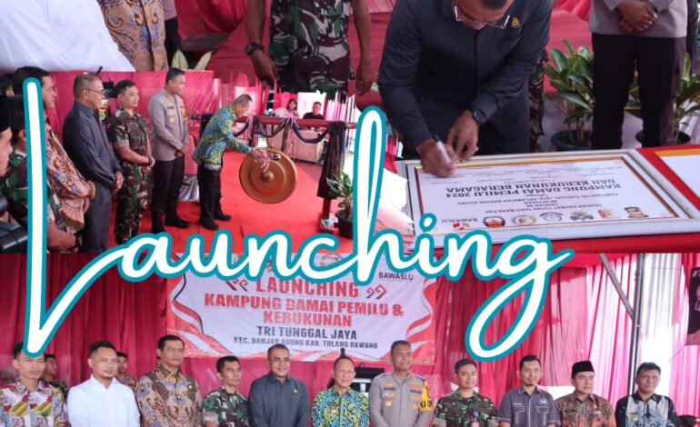  Kejaksaan Negeri Tulang Bawang Menghadiri Kegiatan Launching Kampung Damai Pemilu dan Kerukunan Kabupaten Tulang Bawang di Kampung Tri Tunggal Jaya Kecamatan Banjar Agung Kabupaten Tulang Bawang