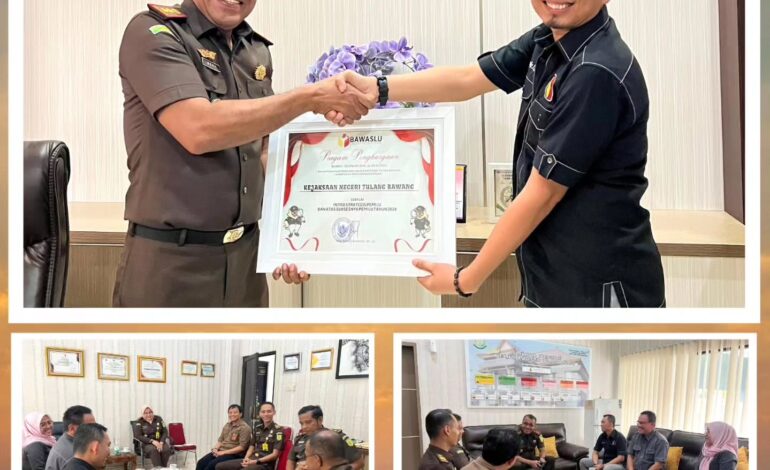  Kejaksaan Negeri Tulang Bawang melakukan Koordinasi Tahapan Pilkada dan Menerima Penghargaan Bawaslu Sebagai Mitra Strategis Pemilu dan Atas Suskes nya Pemilu Tahun 2024