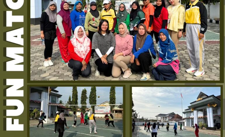  Kejaksaan Negeri Tulang Bawang melakukan Pertandingan Persahabatan Bola Voli bersama Bapeda Tulang Bawang sekaligus menjalin silaturahmi di Halaman Kantor Kejaksaan Negeri Tulang Bawang