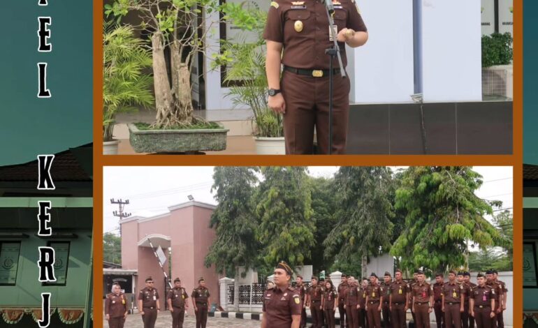  Kejaksaan Negeri Tulang Bawang melaksanakan Apel Kerja Senin pagi disertai Pembacaan Core Value Dan Employer Branding ASN di Halaman Kejaksaan Negeri Tulang Bawang