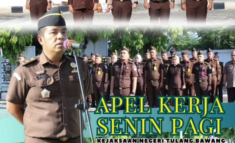  Kejaksaan Negeri Tulang Bawang melaksanakan Apel Kerja Senin pagi disertai Pembacaan Core Value Dan Employer Branding ASN