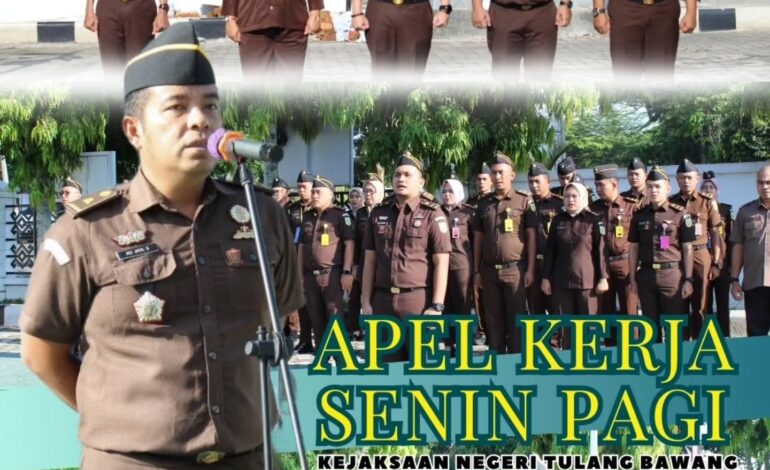 Kejaksaan Negeri Tulang Bawang melaksanakan Apel Kerja Senin pagi disertai Pembacaan Core Value Dan Employer Branding ASN