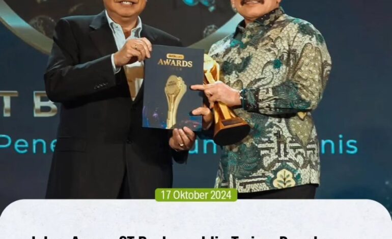  ri Jaksa Agung Republik Indonesia ST Burhanuddin menerima penghargaan dengan kategori ” Tokoh Penegak Hukum Humanis” dalam ajang Detikcom Awards 2024, yang diselenggarakan di The Westin Jakarta pada Kamis 17 Oktober 2024