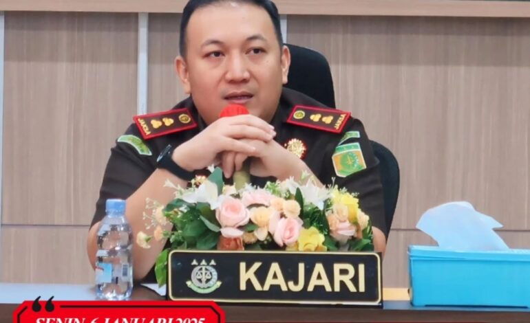  Kepala Kejaksaan Negeri Tulang Bawang melaksanakan Rapat Paripurna 2025 yang diikuti oleh Kasubag Bin, Para Kasi, dan Jaksa serta Pegawai Kejaksaa Negeri Tulang Bawang, kegiatan rapat Paripurna 2025 di laksanakan di Aula Kantor Kejaksaan Negeri Tulang Bawang
