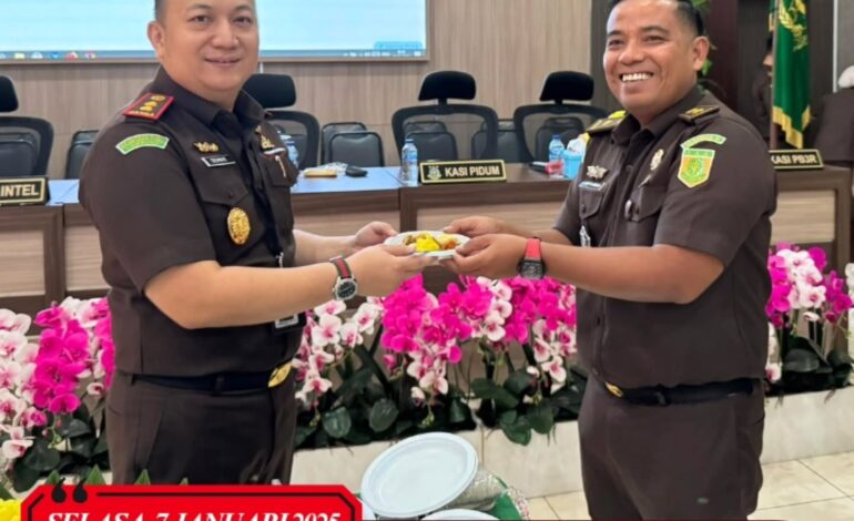  Kepala Kejaksaan Negeri Tulang Bawang Dennie Sagita, S