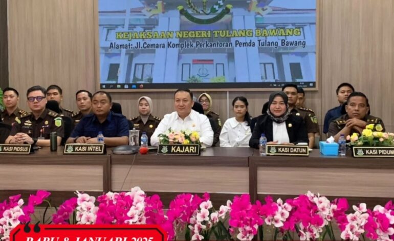  Kepala Kejaksaan Negeri Tulang Bawang Dennie Sagita, S