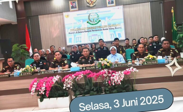  Kepala Kejaksaan Negeri Tulang Bawang Dennie Sagita, S