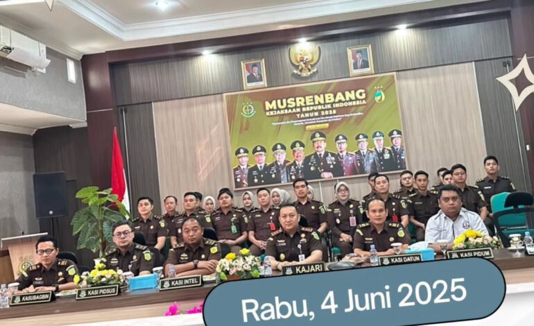  Kepala Kejaksaan Negeri Tulang Bawang Dennie Sagita, S