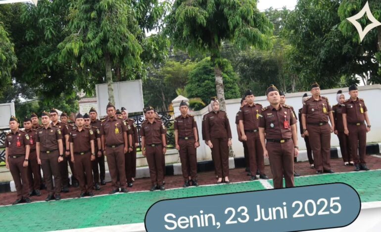  Kejaksaan Negeri Tulang Bawang melaksanakan Apel Kerja Senin pagi disertai Pembacaan Core Value Dan Employer Branding ASN