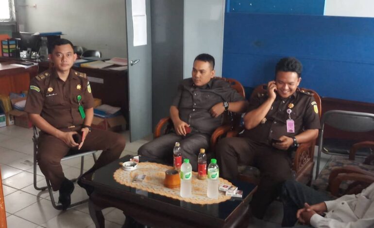  Tim Penyidik Tindak Pidana Khusus Kejaksaan Negeri Tulang Bawang melakukan Penahanan dalam proses penyidikan terhadap tersangka tindak pidana korupai kasus penyimpangan Dana Desa Kampung Tiuh Tohow Kec