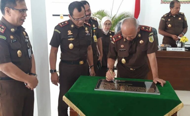  Peresmian Pemakaian Ruang Seksi Pengelolaan Barang Bukti dan Barang Rampasan serta Ruang IAD Tulang Bawang oleh Kepala Kejaksaan Tinggi Lampung bertempat di Aula Kejari Tulang Bawang