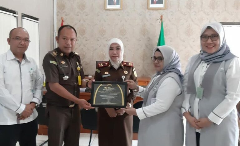  03 Februari 2020, Kejaksaan Negeri Tulang Bawang mendapat apresiasi dari BPJS Ketenagakerjaan cabang Lampung Tengan terkait kerjasama yang terjalin dengan baik antara BPJS Cabang Lampung Tengah dan Kejari Tulang Bawang