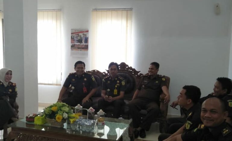  Kamis, 30 Januari 2020, bertempat di ruang rapat Kejari Tulang Bawang dilaksanakan giat arahan Vidcon (video conference) oleh Jaksa Agung RI diikuti oleh Kajari Tulang Bawang beserta jajaran