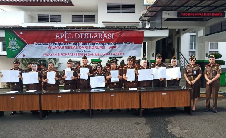  Kepala Kejaksaan Negeri Tulang Bawang, Rabu 26 Februari 2020 bertempat di Kejati Lampung mengikuti dan menandatangani Komitmen Bersama Pencanangan Kejaksaan Tinggi Lampung mempertahankan Wilayah Bebas Korupsi menuju Wilayah Birokrasi Bersih Melayani